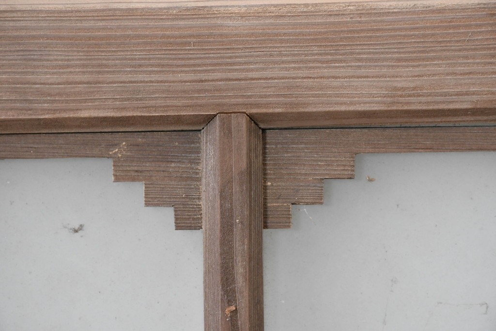 アンティーク建具　昭和初期　繰り返し並ぶ小窓のような意匠が魅力のガラス入り欄間2枚セット　(R-086107)