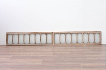 アンティーク建具　昭和初期　繰り返し並ぶ小窓のような意匠が魅力のガラス入り欄間2枚セット　(R-086107)