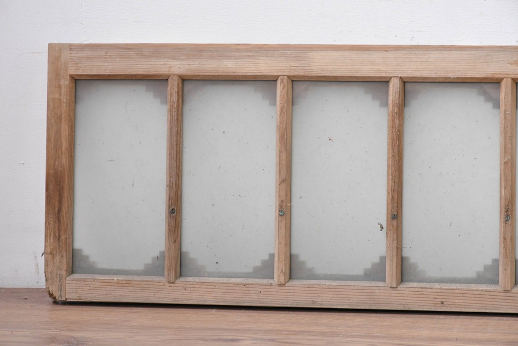 アンティーク建具　昭和初期　繰り返し並ぶ小窓のような意匠が魅力のガラス入り欄間2枚セット　(R-086107)