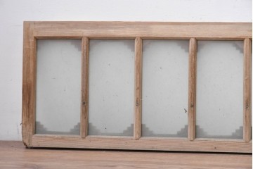 アンティーク建具　昭和初期　繰り返し並ぶ小窓のような意匠が魅力のガラス入り欄間2枚セット　(R-086107)