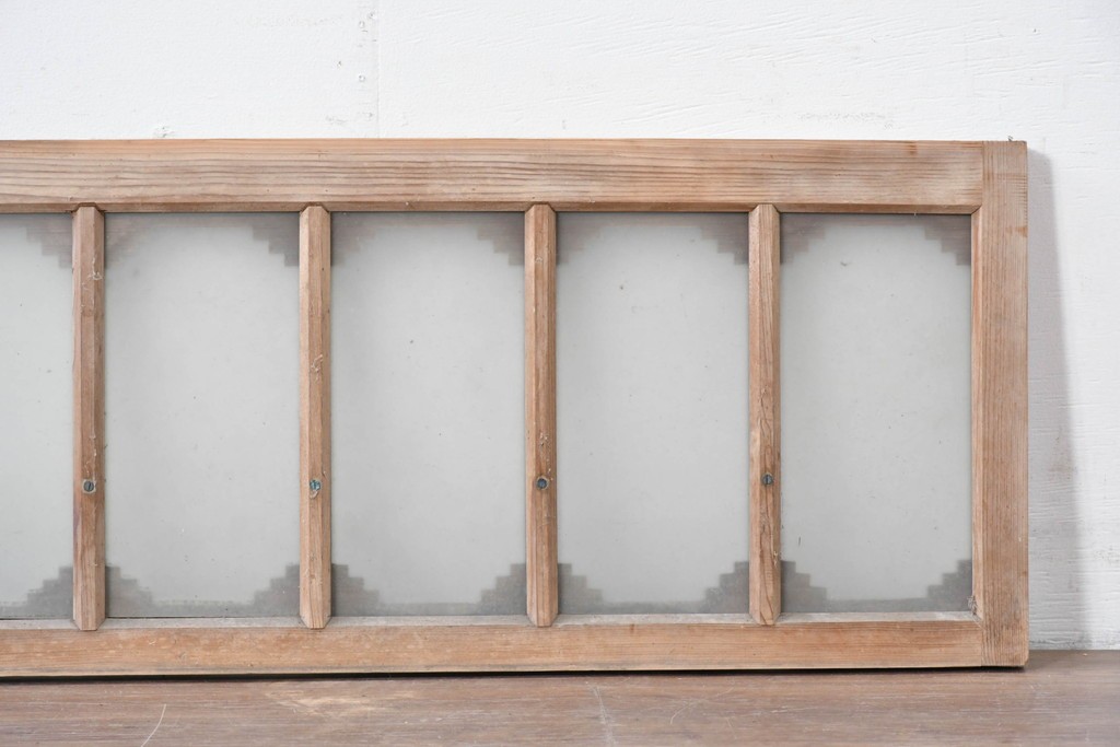 アンティーク建具　昭和初期　繰り返し並ぶ小窓のような意匠が魅力のガラス入り欄間2枚セット　(R-086107)