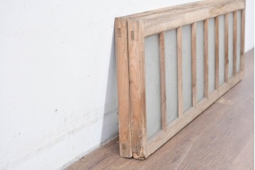 アンティーク建具　昭和初期　繰り返し並ぶ小窓のような意匠が魅力のガラス入り欄間2枚セット　(R-086107)