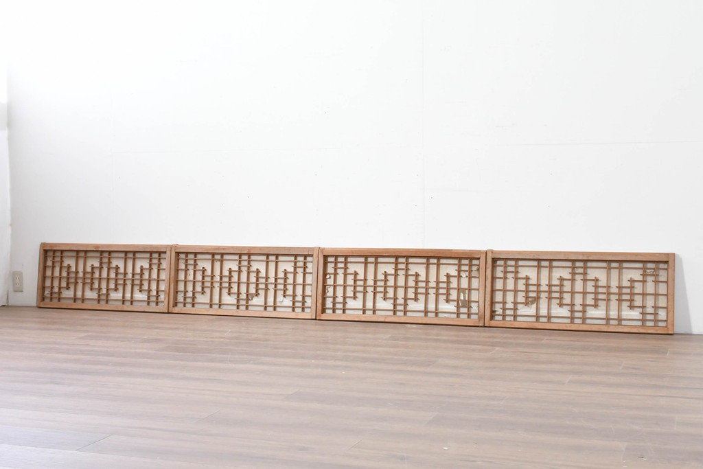 アンティーク建具　昭和初期から中期　幾何学的な桟の意匠が目を引く障子戸窓4枚セット　(R-086108)