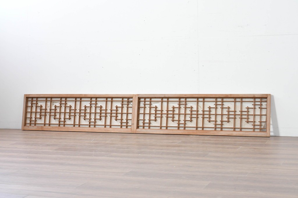 アンティーク建具　昭和初期から中期　幾何学的な桟の意匠が目を引く障子戸窓2枚セット　(R-086109)