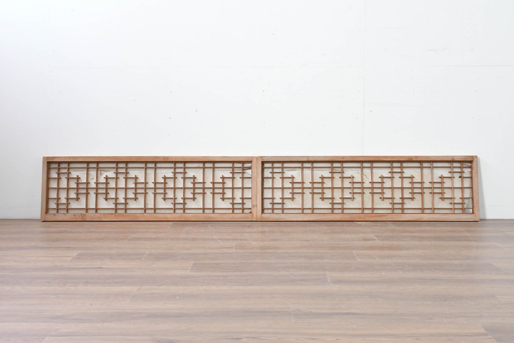 アンティーク建具　昭和初期から中期　幾何学的な桟の意匠が目を引く障子戸窓2枚セット　(R-086109)