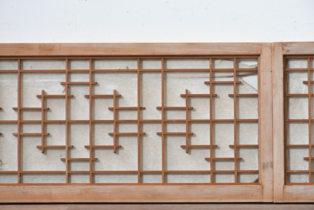 アンティーク建具　昭和初期から中期　幾何学的な桟の意匠が目を引く障子戸窓2枚セット　(R-086109)