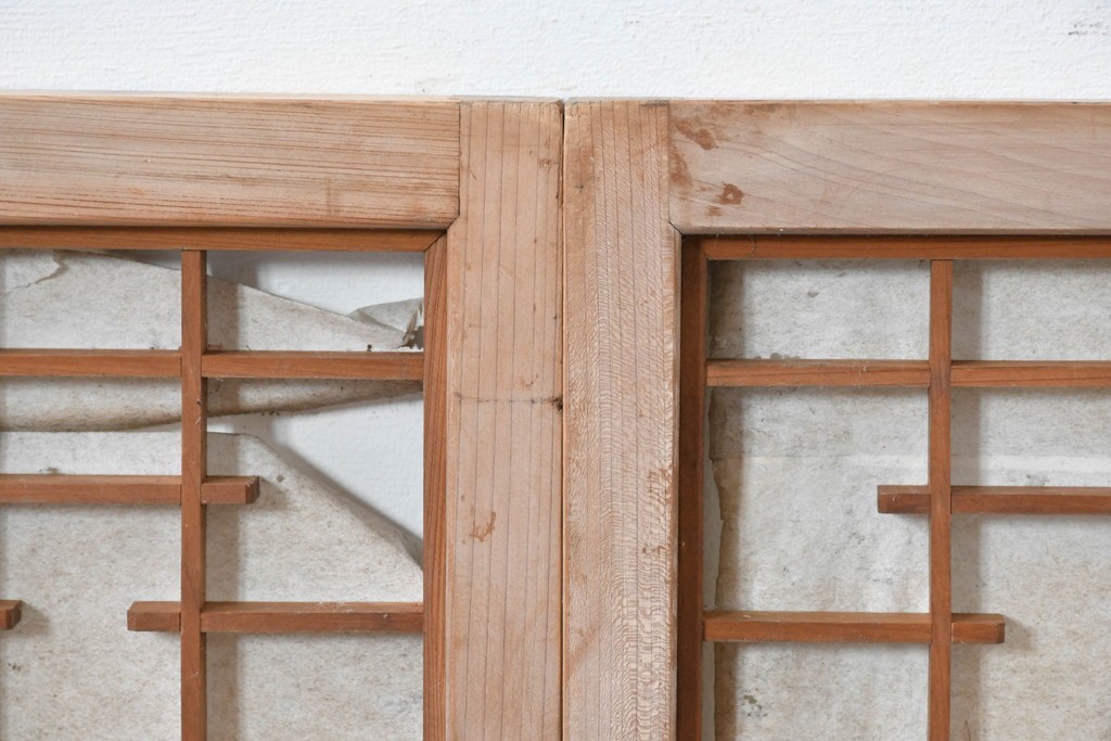 アンティーク建具　昭和初期から中期　幾何学的な桟の意匠が目を引く障子戸窓2枚セット　(R-086109)