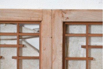 アンティーク建具　昭和初期から中期　幾何学的な桟の意匠が目を引く障子戸窓2枚セット　(R-086109)