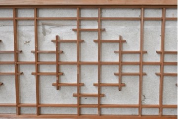 アンティーク建具　昭和初期から中期　幾何学的な桟の意匠が目を引く障子戸窓2枚セット　(R-086109)