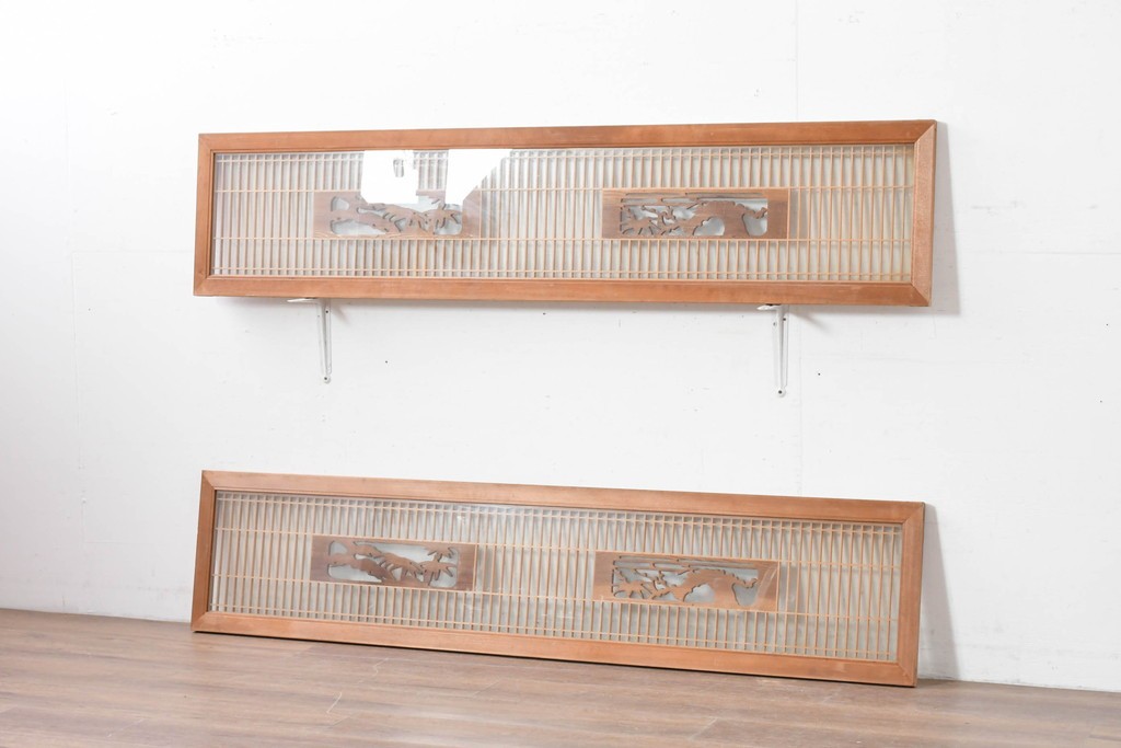 ヴィンテージ建具　昭和中期から後期　両面ガラス　彫刻と繊細な格子が調和した筬欄間2枚セット　(R-086111)