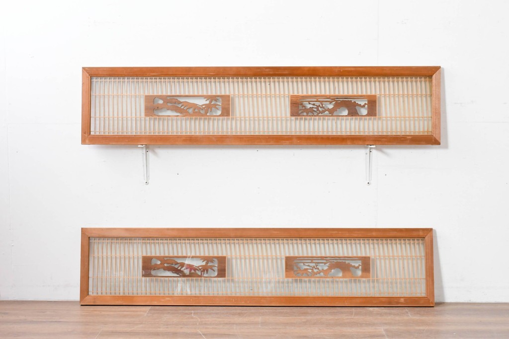 ヴィンテージ建具　昭和中期から後期　両面ガラス　彫刻と繊細な格子が調和した筬欄間2枚セット　(R-086111)