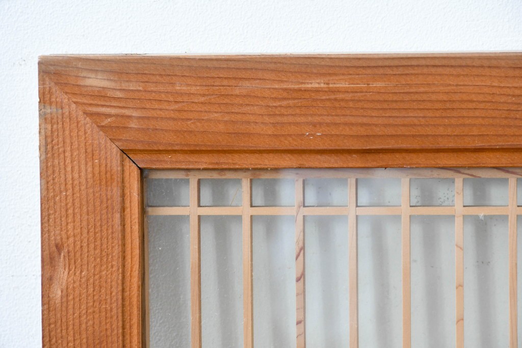 ヴィンテージ建具　昭和中期から後期　両面ガラス　彫刻と繊細な格子が調和した筬欄間2枚セット　(R-086111)