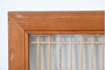 ヴィンテージ建具　昭和中期から後期　両面ガラス　彫刻と繊細な格子が調和した筬欄間2枚セット　(R-086111)