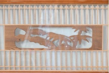 ヴィンテージ建具　昭和中期から後期　両面ガラス　彫刻と繊細な格子が調和した筬欄間2枚セット　(R-086111)