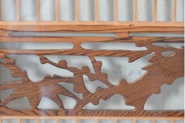 ヴィンテージ建具　昭和中期から後期　両面ガラス　彫刻と繊細な格子が調和した筬欄間2枚セット　(R-086111)