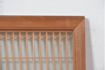 ヴィンテージ建具　昭和中期から後期　両面ガラス　彫刻と繊細な格子が調和した筬欄間2枚セット　(R-086111)