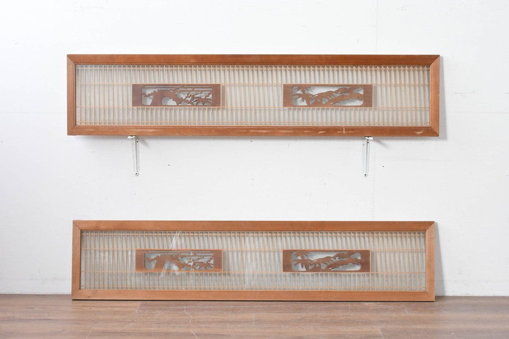 ヴィンテージ建具　昭和中期から後期　両面ガラス　彫刻と繊細な格子が調和した筬欄間2枚セット　(R-086111)