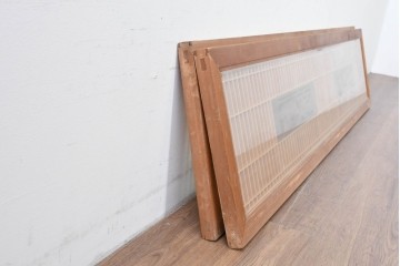 ヴィンテージ建具　昭和中期から後期　両面ガラス　彫刻と繊細な格子が調和した筬欄間2枚セット　(R-086111)