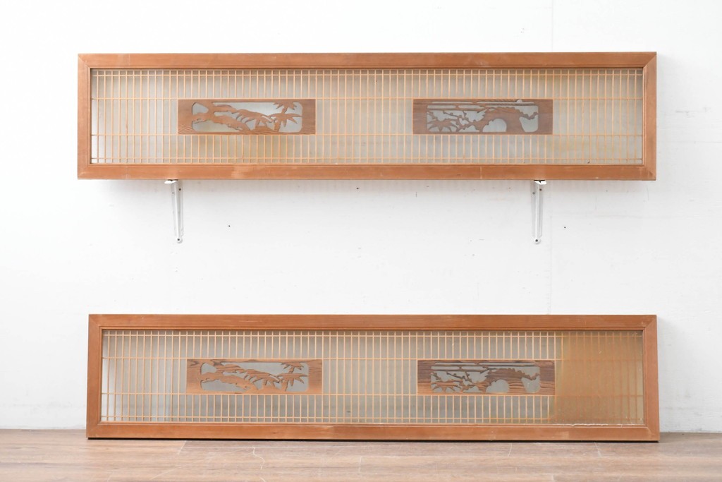 ヴィンテージ建具　昭和中期から後期　両面ガラス　彫刻と繊細な格子が調和した筬欄間2枚セット　(R-086112)