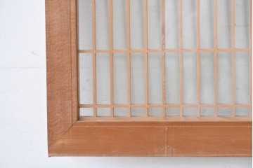 ヴィンテージ建具　昭和中期から後期　両面ガラス　彫刻と繊細な格子が調和した筬欄間2枚セット　(R-086112)