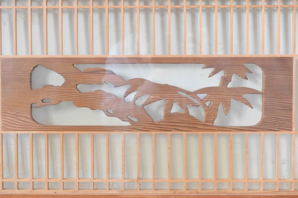 ヴィンテージ建具　昭和中期から後期　両面ガラス　彫刻と繊細な格子が調和した筬欄間2枚セット　(R-086112)