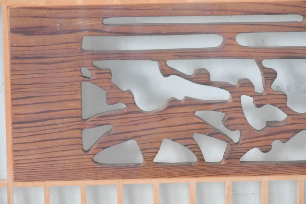 ヴィンテージ建具　昭和中期から後期　両面ガラス　彫刻と繊細な格子が調和した筬欄間2枚セット　(R-086112)