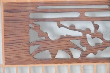 ヴィンテージ建具　昭和中期から後期　両面ガラス　彫刻と繊細な格子が調和した筬欄間2枚セット　(R-086112)