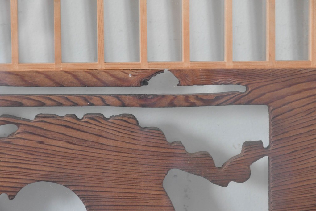 ヴィンテージ建具　昭和中期から後期　両面ガラス　彫刻と繊細な格子が調和した筬欄間2枚セット　(R-086112)