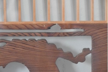 ヴィンテージ建具　昭和中期から後期　両面ガラス　彫刻と繊細な格子が調和した筬欄間2枚セット　(R-086112)