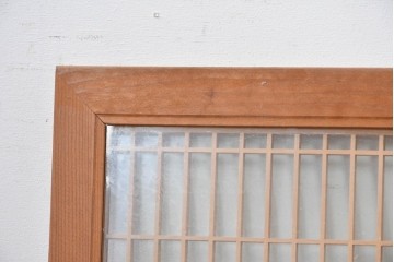 ヴィンテージ建具　昭和中期から後期　両面ガラス　彫刻と繊細な格子が調和した筬欄間2枚セット　(R-086112)