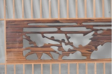 ヴィンテージ建具　昭和中期から後期　両面ガラス　彫刻と繊細な格子が調和した筬欄間2枚セット　(R-086112)