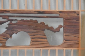 ヴィンテージ建具　昭和中期から後期　両面ガラス　彫刻と繊細な格子が調和した筬欄間2枚セット　(R-086112)