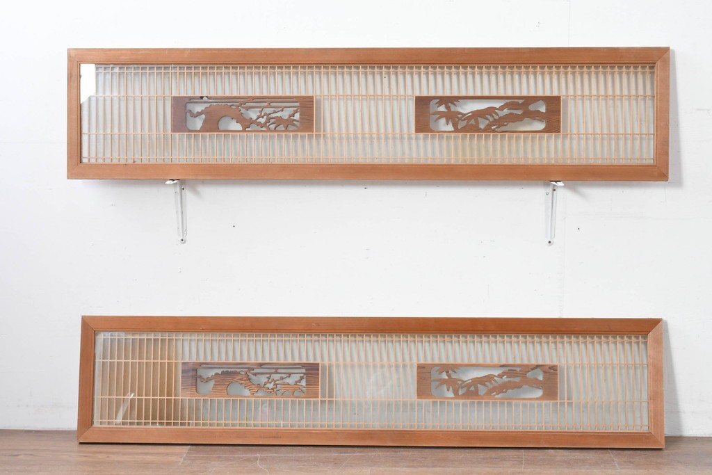 ヴィンテージ建具　昭和中期から後期　両面ガラス　彫刻と繊細な格子が調和した筬欄間2枚セット　(R-086112)