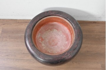 和製アンティーク　杉材　伝統技法「杢目出し漆塗り」(根来漆塗り)　手あぶり　際立った杢目と艶のある風合いが美しいくり抜き火鉢　(R-086113)