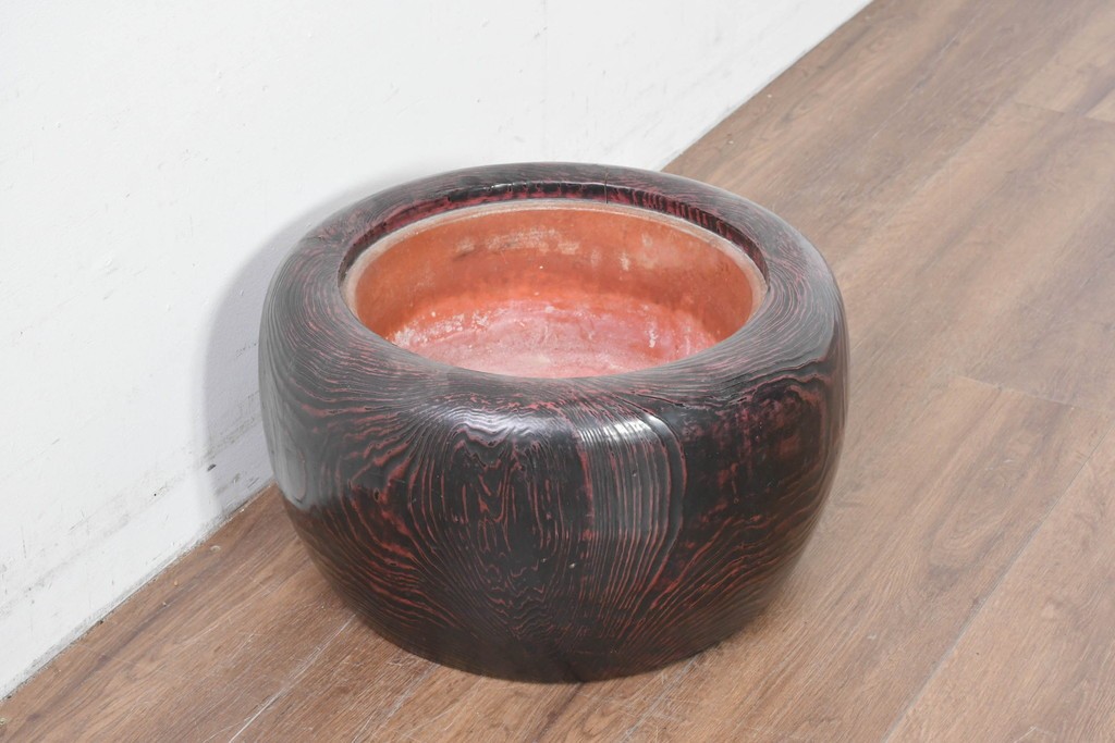 和製アンティーク　杉材　伝統技法「杢目出し漆塗り」(根来漆塗り)　手あぶり　際立った杢目と艶のある風合いが美しいくり抜き火鉢　(R-086113)