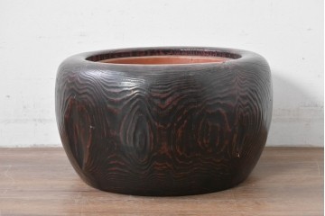 和製アンティーク　杉材　伝統技法「杢目出し漆塗り」(根来漆塗り)　手あぶり　際立った杢目と艶のある風合いが美しいくり抜き火鉢　(R-086113)