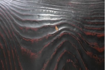 和製アンティーク　杉材　伝統技法「杢目出し漆塗り」(根来漆塗り)　手あぶり　際立った杢目と艶のある風合いが美しいくり抜き火鉢　(R-086113)