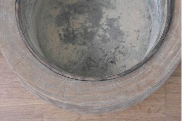 【簡易リペア限定品】　和製アンティーク　明治～大正　黒柿炉縁　桐材　丸いフォルムのくり抜き火鉢　(R-086114)