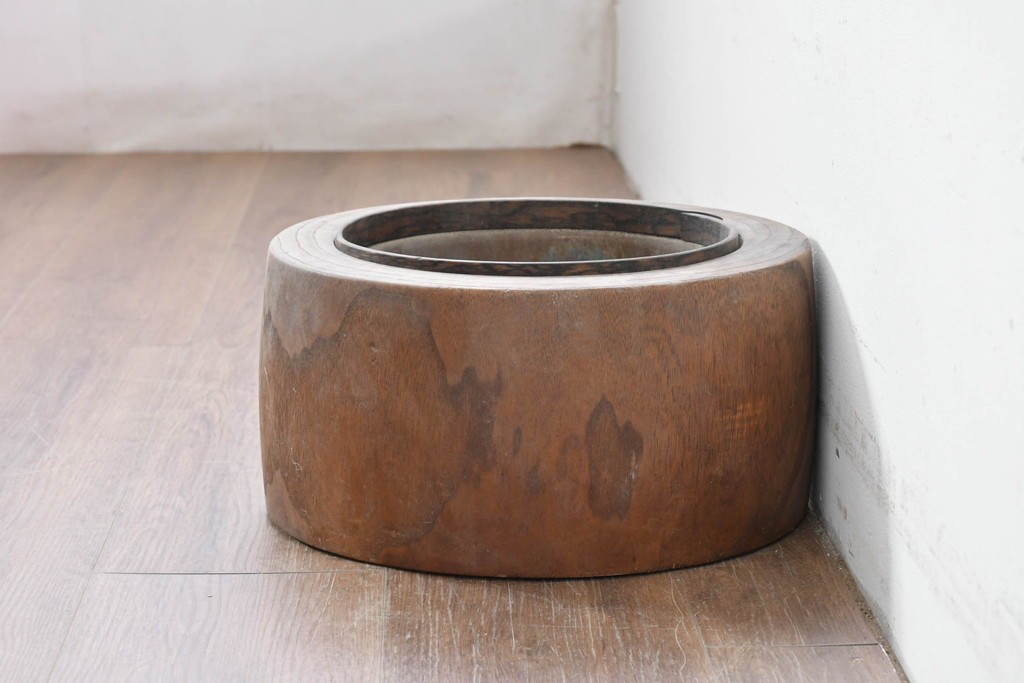 【簡易リペア限定品】　和製アンティーク　明治～大正　黒柿炉縁　桐材　丸いフォルムのくり抜き火鉢　(R-086114)