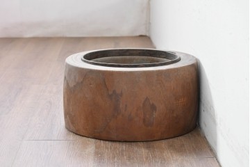 【簡易リペア限定品】　和製アンティーク　明治～大正　黒柿炉縁　桐材　丸いフォルムのくり抜き火鉢　(R-086114)
