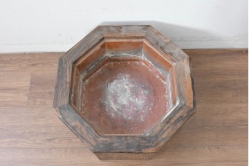 【簡易リペア限定品】　和製アンティーク　明治～大正　口縁黒柿・本体浮造り　表情豊かな木目が味わい深い八角木製火鉢　(R-086115)