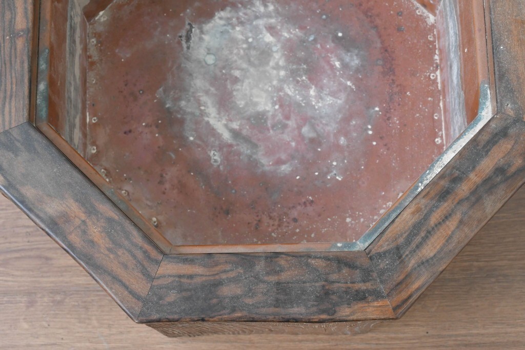 【簡易リペア限定品】　和製アンティーク　明治～大正　口縁黒柿・本体浮造り　表情豊かな木目が味わい深い八角木製火鉢　(R-086115)