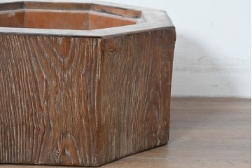 【簡易リペア限定品】　和製アンティーク　明治～大正　口縁黒柿・本体浮造り　表情豊かな木目が味わい深い八角木製火鉢　(R-086115)