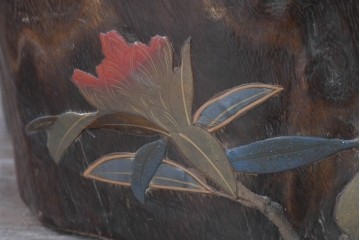 和製アンティーク　明治～大正　桐材　草花の蒔絵がアクセントのくり抜き火鉢　(R-086116)