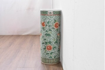 中国アンティーク　清朝時代後期　粉彩　緑地の唐草文に花文様が描かれた傘立て　(R-086117)