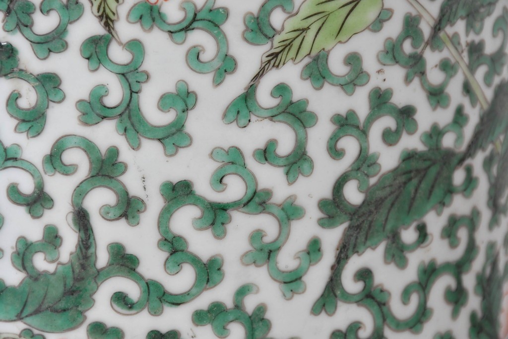 中国アンティーク　清朝時代後期　粉彩　緑地の唐草文に花文様が描かれた傘立て　(R-086117)