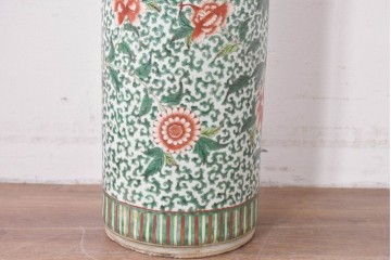 中国アンティーク　清朝時代後期　粉彩　緑地の唐草文に花文様が描かれた傘立て　(R-086117)