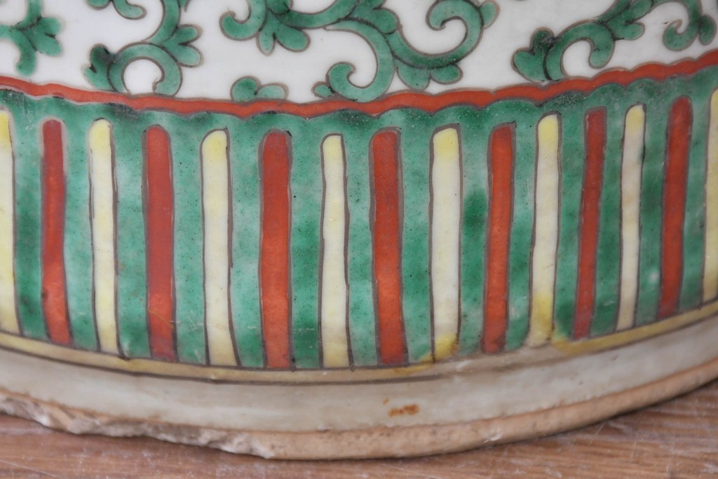 中国アンティーク　清朝時代後期　粉彩　緑地の唐草文に花文様が描かれた傘立て　(R-086117)