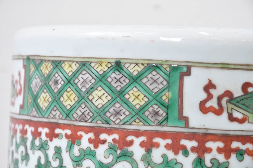 中国アンティーク　清朝時代後期　粉彩　緑地の唐草文に花文様が描かれた傘立て　(R-086117)