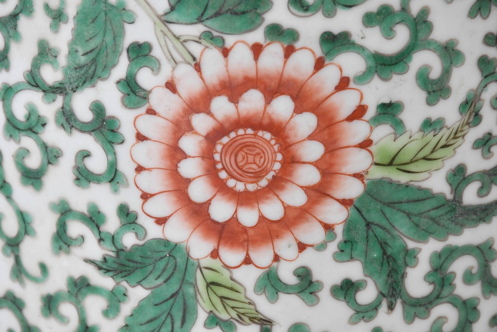 中国アンティーク　清朝時代後期　粉彩　緑地の唐草文に花文様が描かれた傘立て　(R-086117)